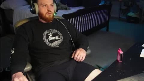 Snapshot of v_for_veng chatting on 12-17-25, 03:34 v_for_veng online show from 12-17-25, 03:34