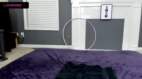 Snapshot of v_plays chatting on 06-08-26, 01:28 V online show from 06-08-26, 01:28