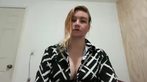 Snapshot of vagimosa chatting on 10-03-25, 05:26 vagimosa online show from 10-03-25, 05:26