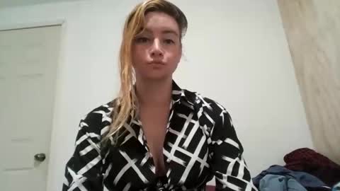 Snapshot of vagimosa chatting on 10-15-25, 09:20 vagimosa online show from 10-15-25, 09:20