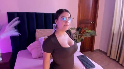 VaiaLowell online show from 03-09-26, 06:23