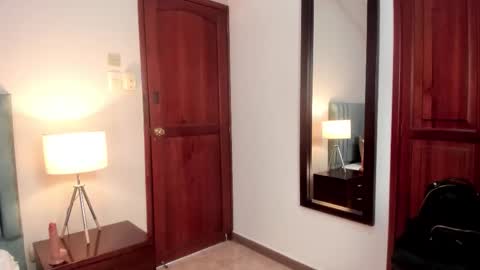 VaiaLowell online show from 03-11-26, 06:47