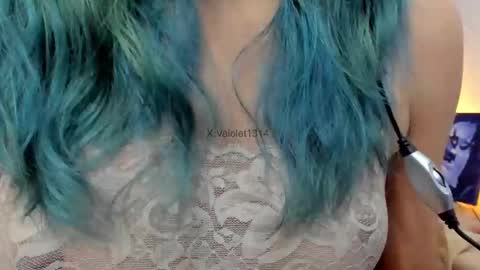 Snapshot of vaioletuwu chatting on 11-21-25, 02:21 Vaiolet1314 online show from 11-21-25, 02:21