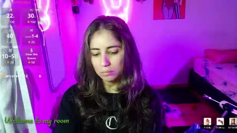 Snapshot of val_angelll chatting on 06-16-26, 02:47 valentina online show from 06-16-26, 02:47