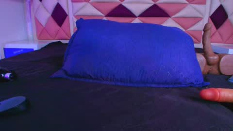 Snapshot of vale_castro1 chatting on 09-22-25, 07:27 Valentina online show from 09-22-25, 07:27