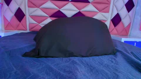 Snapshot of vale_castro1 chatting on 10-10-25, 07:24 Valentina online show from 10-10-25, 07:24