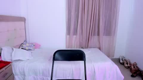 Snapshot of vale_kross chatting on 07-01-26, 01:02 HI IM NEW online show from 07-01-26, 01:02