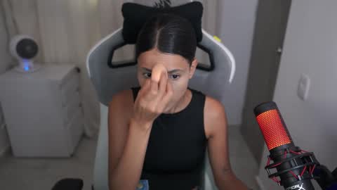 Snapshot of valecute01 chatting on 10-27-25, 08:57 valecute01 online show from 10-27-25, 08:57