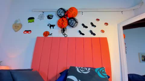 VALENTINA  3 online show from 10-31-25, 12:06