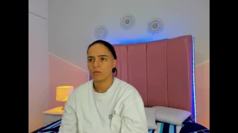 Snapshot of valen_rouse_ chatting on 12-05-25, 12:58 Liam smith online show from 12-05-25, 12:58