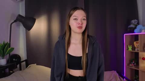 Snapshot of valeneschindele chatting on 11-12-25, 04:24 Lisa online show from 11-12-25, 04:24