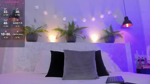 Snapshot of valenn__smith chatting on 02-25-25, 04:00 Valentina online show from 02-25-25, 04:00