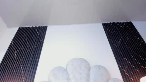 Valen online show from 04-25-26, 01:41