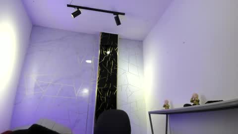 VALENTIN  online show from 04-22-26, 02:47