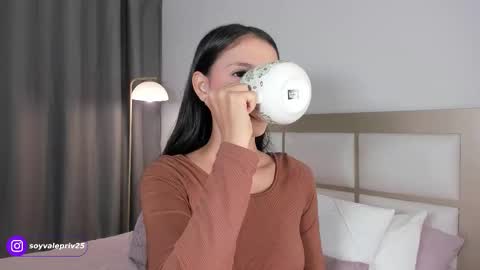 Snapshot of valentina69t chatting on 09-20-25, 11:17 Valentina Torres online show from 09-20-25, 11:17