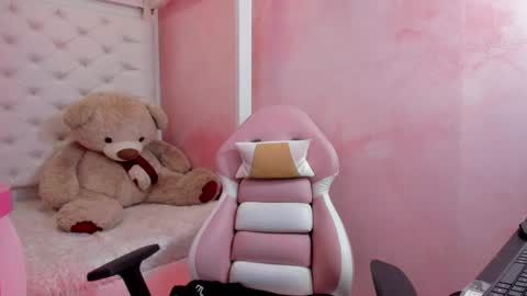 Snapshot of valentina__ortiz chatting on 05-21-26, 03:57 VALENTINA online show from 05-21-26, 03:57