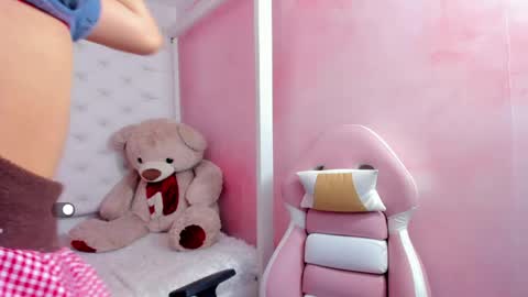 Snapshot of valentina__ortiz chatting on 05-30-26, 03:58 VALENTINA online show from 05-30-26, 03:58