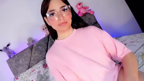 Snapshot of valentina_alba chatting on 12-13-24, 02:38 Valentina online show from 12-13-24, 02:38