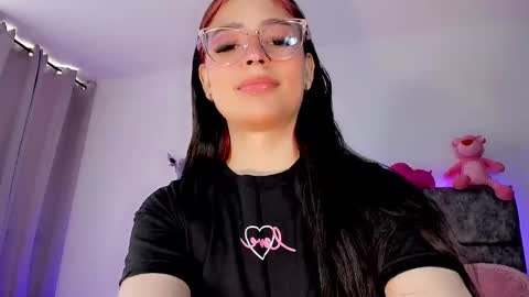 Snapshot of valentina_alba chatting on 01-09-25, 02:40 Valentina online show from 01-09-25, 02:40