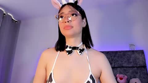 Snapshot of valentina_alba chatting on 02-28-25, 12:20 Valentina online show from 02-28-25, 12:20