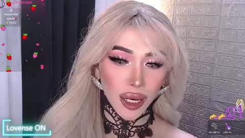 Amanda online show from 11-25-25, 03:56