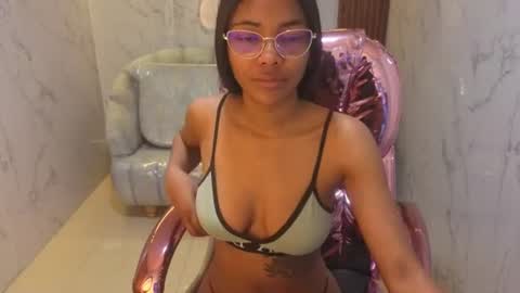 Snapshot of valentina_gomez_s chatting on 06-24-26, 12:37 Valentina online show from 06-24-26, 12:37