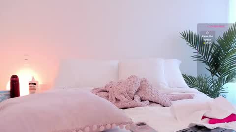 VALENTINA  online show from 12-13-25, 10:37