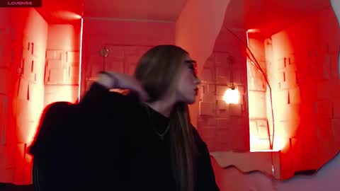 Snapshot of valentina_red18 chatting on 11-12-25, 01:00 Valentina online show from 11-12-25, 01:00