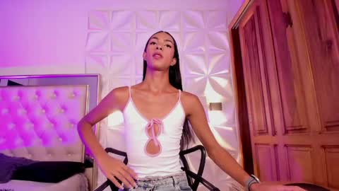 valentinaliux_ online show from 05-16-26, 11:42