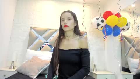 VALENTINA online show from 06-18-26, 11:58