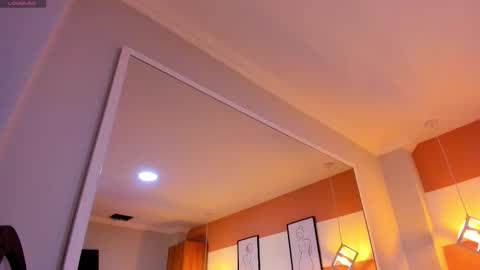 Mia  online show from 12-21-25, 07:54