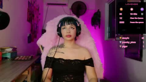 Danielle  Please help me to reach 300 thumbs up online show from 12-18-25, 08:31