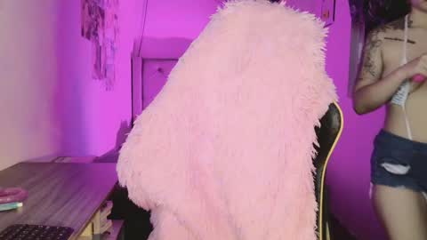 Snapshot of valentinna_5 chatting on 02-05-26, 06:29 Danielle Please help me to reach 300 thumbs up online show from 02-05-26, 06:29