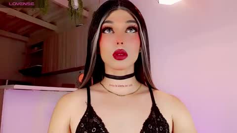 Snapshot of valentinne_marian chatting on 02-23-25, 07:22 Marian online show from 02-23-25, 07:22