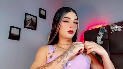 Snapshot of valentinne_marian chatting on 09-20-25, 08:59 Marian online show from 09-20-25, 08:59