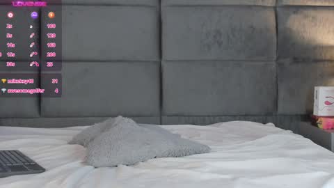 valentino moon online show from 12-29-24, 06:24