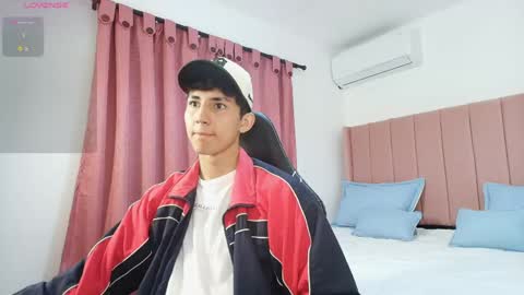 valentino_rey online show from 04-21-26, 12:22