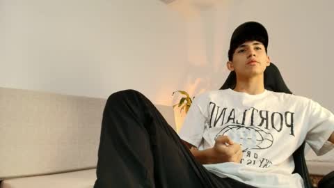 valentino_rey online show from 04-27-26, 12:03