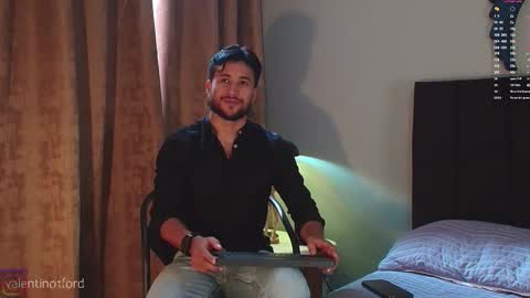 Valentino online show from 09-10-25, 08:42