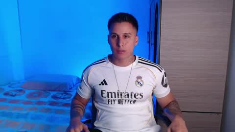 VALENTINO online show from 04-09-26, 10:15