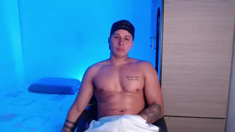 Snapshot of valentinosex_1 chatting on 07-05-26, 12:17 VALENTINO online show from 07-05-26, 12:17