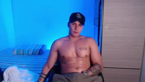 Snapshot of valentinosex_1 chatting on 08-05-26, 08:22 VALENTINO online show from 08-05-26, 08:22