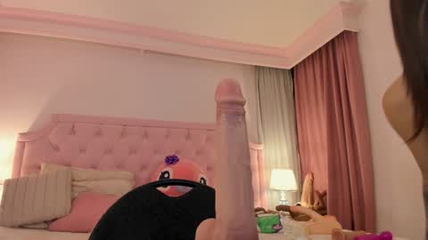 Snapshot of valentoro1 chatting on 12-28-24, 10:25 Vale Toro online show from 12-28-24, 10:25