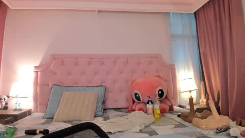 Snapshot of valentoro1 chatting on 10-29-25, 01:24 Vale Toro online show from 10-29-25, 01:24