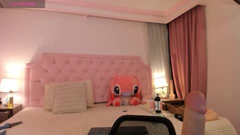 Snapshot of valentoro1 chatting on 11-15-25, 11:07 Vale Toro online show from 11-15-25, 11:07