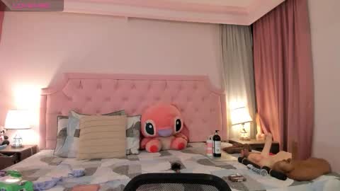 Snapshot of valentoro1 chatting on 11-17-25, 10:43 Vale Toro online show from 11-17-25, 10:43