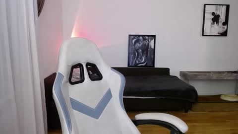 Snapshot of valents_cherry chatting on 10-15-25, 05:24 Valentina online show from 10-15-25, 05:24