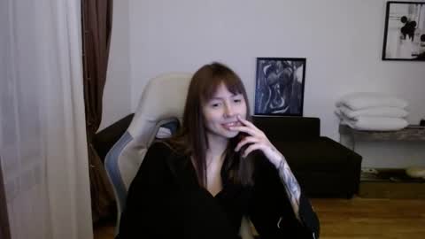 Snapshot of valents_cherry chatting on 10-28-25, 04:09 Valentina online show from 10-28-25, 04:09