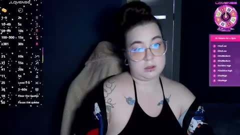 Snapshot of valeri_star chatting on 12-17-25, 10:21 Valeri online show from 12-17-25, 10:21