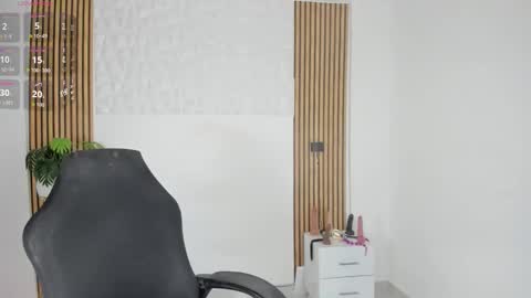 Valeria Acosta online show from 12-16-25, 09:42